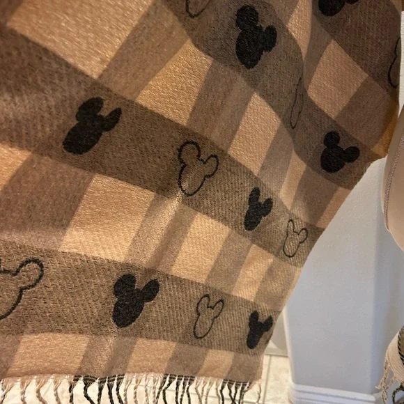 Mickey Mouse Design Checkered Scarf Gift Ready - Picture 3 of 5